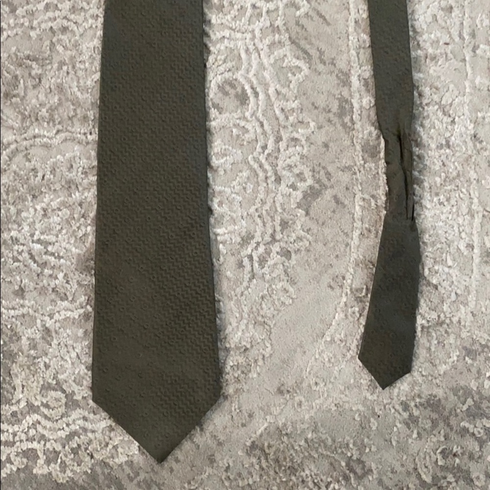 DKNY green tie